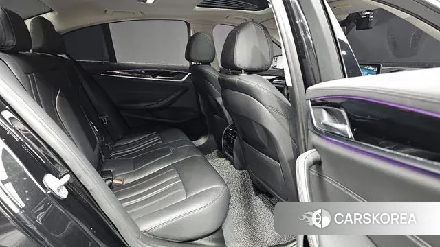 BMW 5 Series (G30) 2018 Черный из Кореи, фото 2