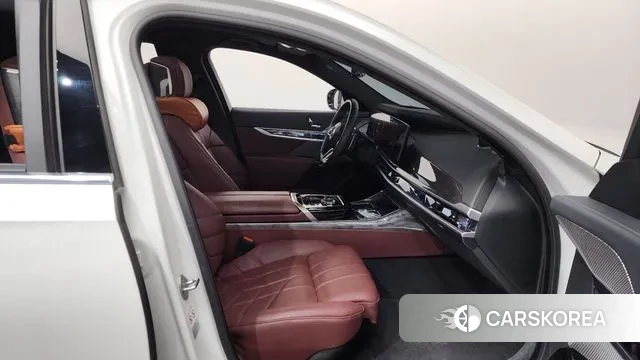 BMW 7 Series (G70) 2024 Белый из Кореи, фото 2