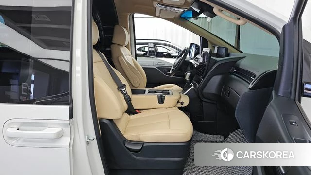 Hyundai Staria 2023 Белый из Кореи, фото 2
