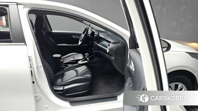 Kia The New K3 2nd generation 2021 Белый из Кореи, фото 2