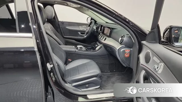 Mercedes-Benz E-Class W213 2018 Черный из Кореи, фото 2