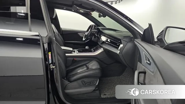 Audi Q8 (4M) 2020 Черный из Кореи, фото 2