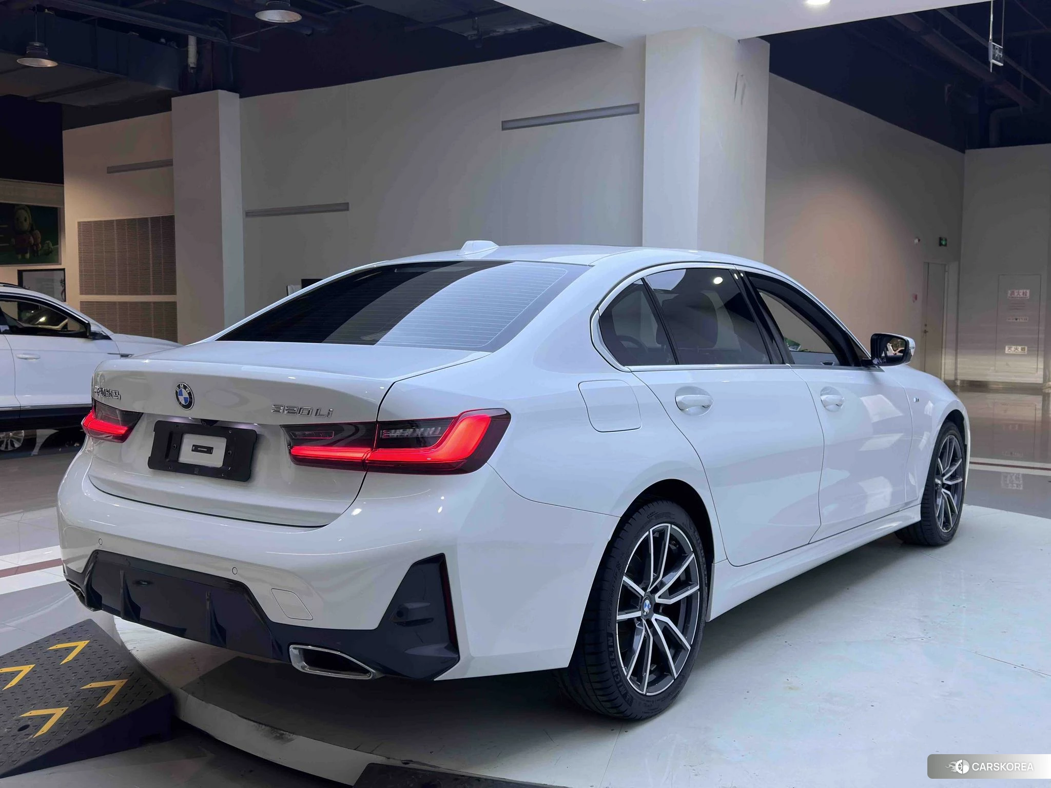 BMW 3 series 2022 Белый из Китая, фото 2