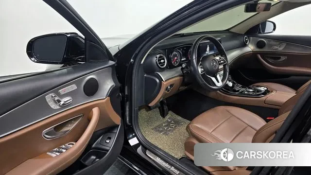 Mercedes-Benz E-Class W213 2019 Черный из Кореи, фото 2