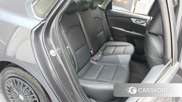 Kia The New K3 2nd generation 2023 Серый из Кореи, фото 2