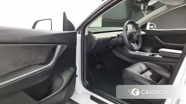 Tesla Model Y 2021 Белый из Кореи, фото 2