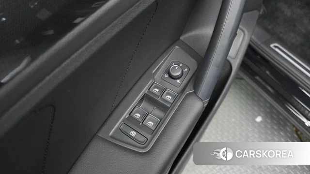 Volkswagen Tiguan second Generation 2023 Черный из Кореи, фото 2