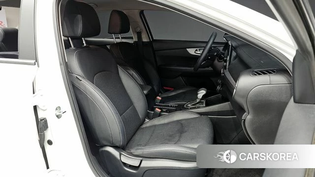 Kia The New K3 2nd generation 2022 Белый из Кореи, фото 2