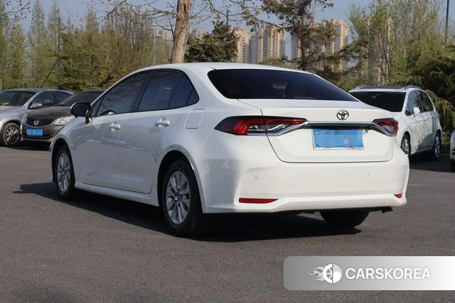 Toyota Corolla 2022 Белый из Китая, фото 2