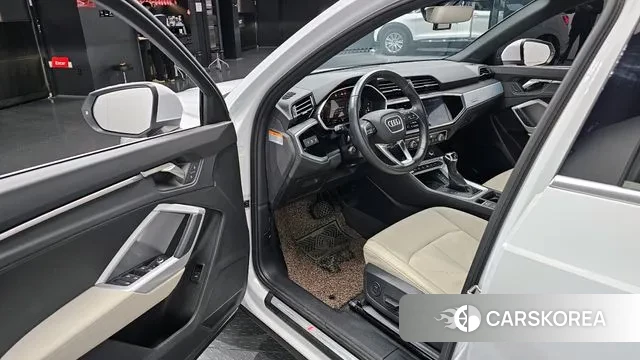 Audi Q3 (F3) 2022 Белый из Кореи, фото 2