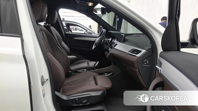 BMW X1 (F48) 2022 Белый из Кореи, фото 2