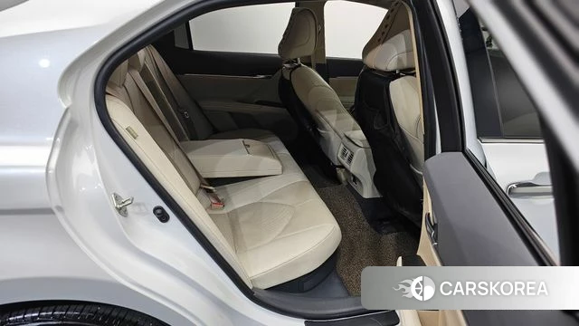 Toyota Camry (XV70) 2024 Белый из Кореи, фото 2