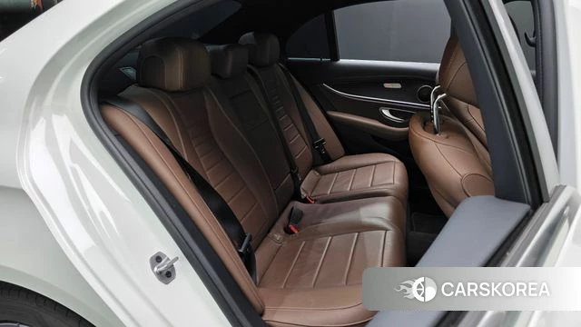 Mercedes-Benz E-Class W213 2023 Белый из Кореи, фото 2