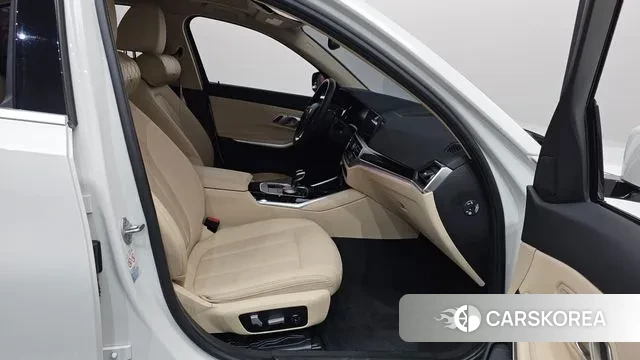 BMW 3 Series (G20) 2020 Белый из Кореи, фото 2