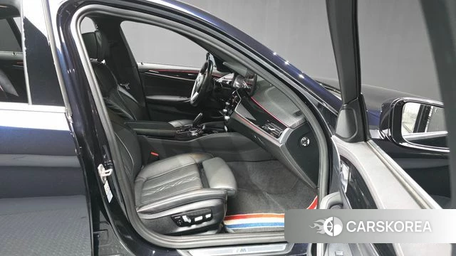 BMW 5 Series (G30) 2020 Черный из Кореи, фото 2