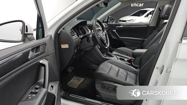 Volkswagen Tiguan second Generation 2020 Белый из Кореи, фото 2