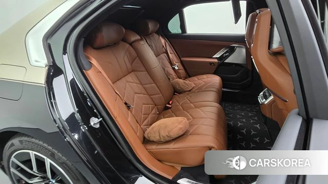 BMW 7 Series (G70) 2024 Черный из Кореи, фото 2