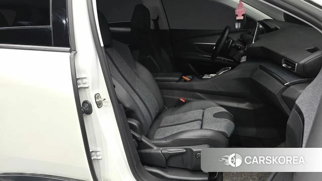 Peugeot 3008 second generation 2019 Черный из Кореи, фото 2