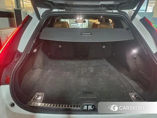 Volvo V90 Cross-Country 2023 Белый из Кореи, фото 2