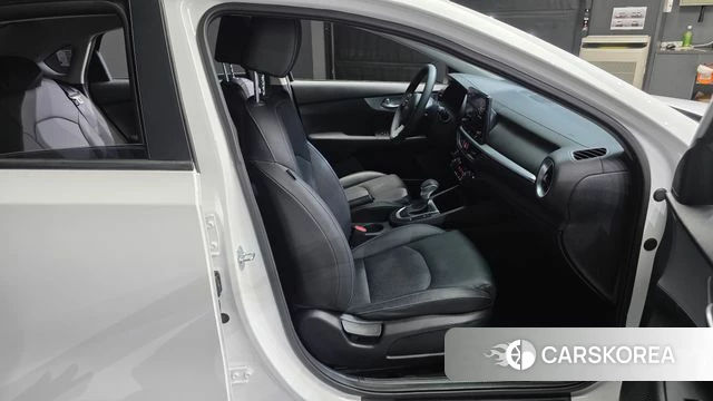 Kia The New K3 2nd generation 2022 Белый из Кореи, фото 2