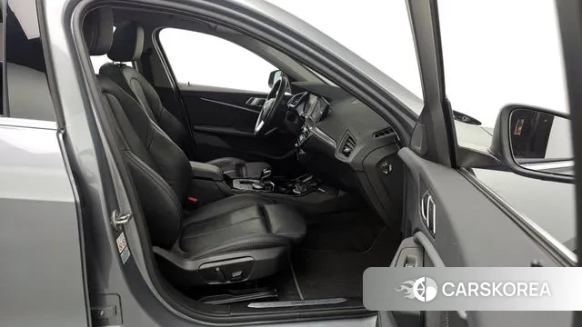 BMW 1 Series (F40) 2022 Серебряный из Кореи, фото 2