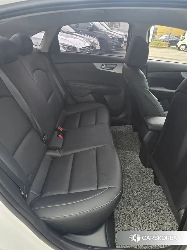 Kia The New K3 2nd generation 2023 Белый из Кореи, фото 2