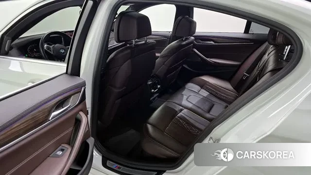 BMW 5 Series (G30) 2020 Белый из Кореи, фото 2