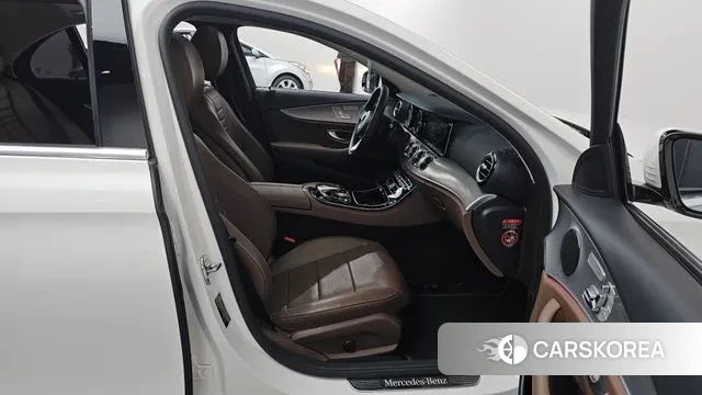 Mercedes-Benz E-Class W213 2018 Белый из Кореи, фото 2