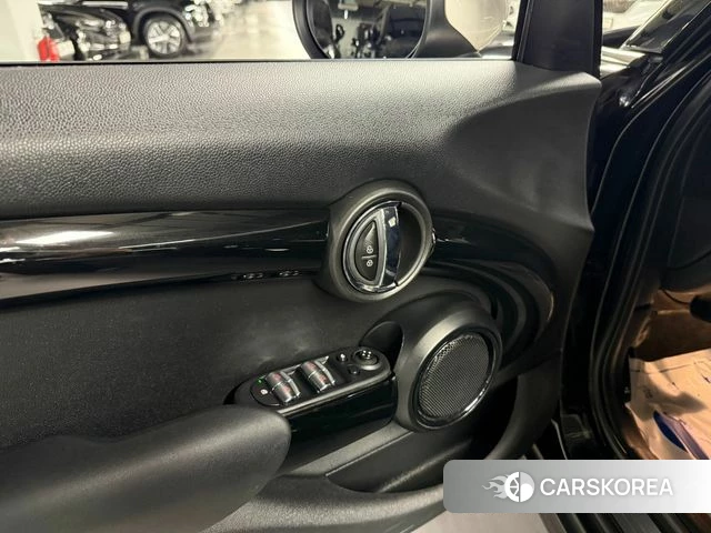 Mini Cooper 2021 Черный из Кореи, фото 2