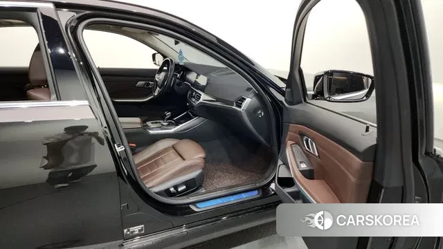 BMW 3 Series (G20) 2021 Черный из Кореи, фото 2