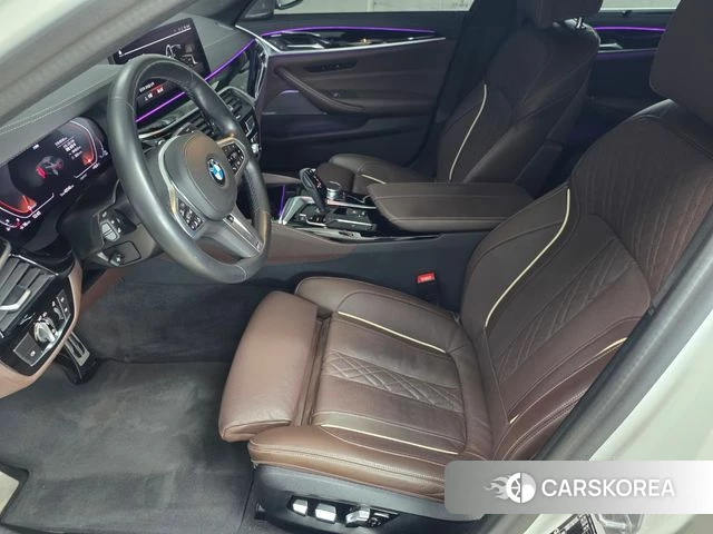 BMW 5 Series (G30) 2022 Белый из Кореи, фото 2