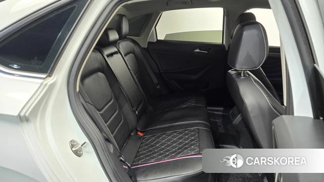 Volkswagen 7th Generation of Jetta 2024 Белый из Кореи, фото 2