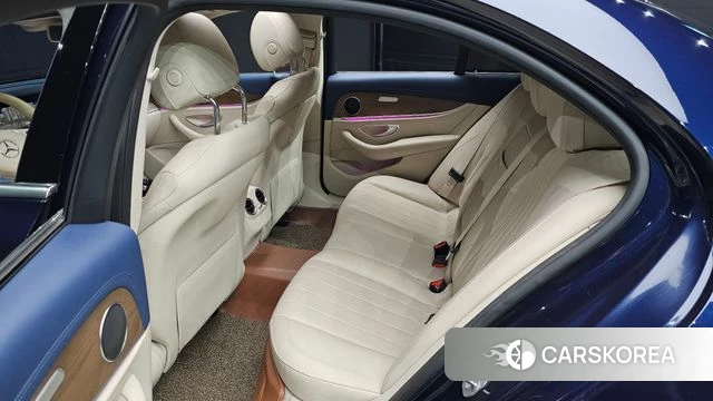 Mercedes-Benz E-Class W213 2018 Синий из Кореи, фото 2