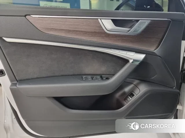 Audi A6 (C8) 2024 Белый из Кореи, фото 2