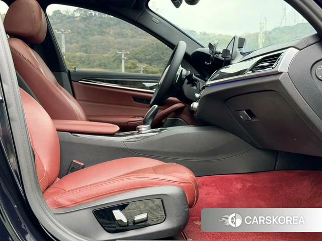 BMW 5 series 2018 Черный из Китая, фото 2