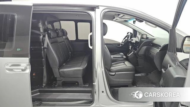 Hyundai Staria 2023 Серебристо-серый из Кореи, фото 2