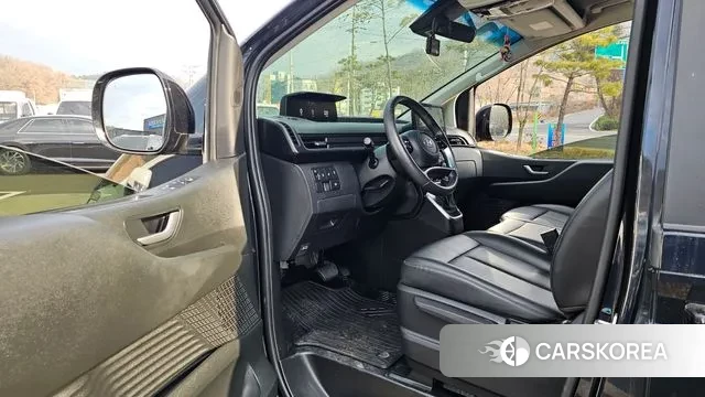 Hyundai Staria 2023 Черный из Кореи, фото 2