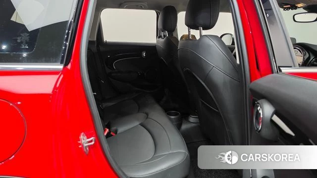 Mini Cooper 2023 Красный из Кореи, фото 2