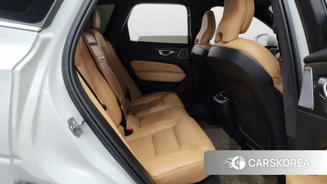 Volvo XC60 second Generation 2021 Белый из Кореи, фото 2