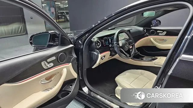 Mercedes-Benz E-Class W213 2023 Черный из Кореи, фото 2