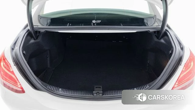 Mercedes-Benz C-Class W205 2018 Белый из Кореи, фото 2