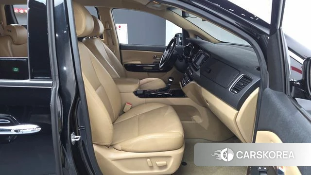 Kia The New Carnival 2018 Черный из Кореи, фото 2