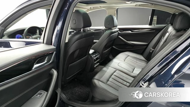 BMW 5 Series (G30) 2018 Черный из Кореи, фото 2