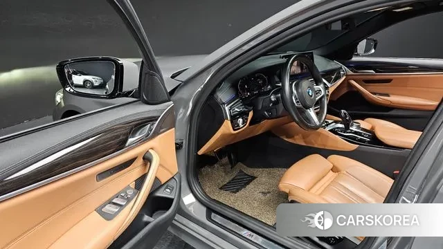 BMW 5 Series (G30) 2020 Серый из Кореи, фото 2