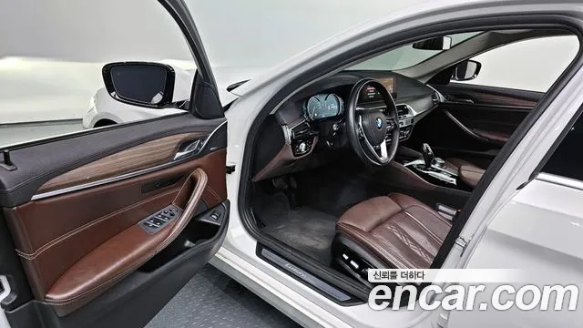 BMW 5 Series (G30) 2018 Белый из Кореи, фото 2