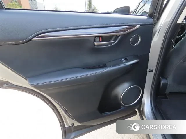 Lexus NX300 2018 Серебристо-серый из Кореи, фото 2