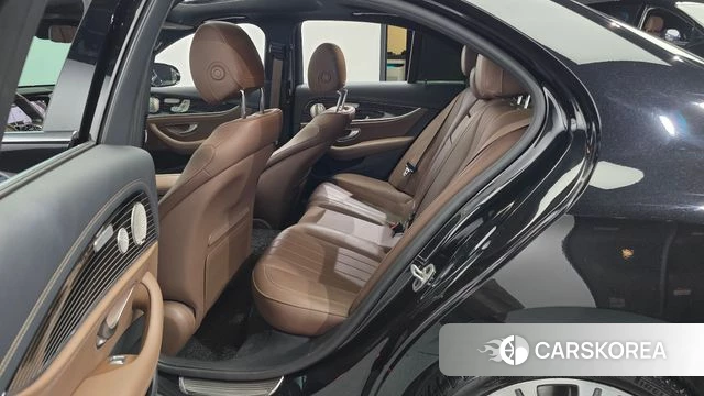 Mercedes-Benz E-Class W213 2021 Черный из Кореи, фото 2