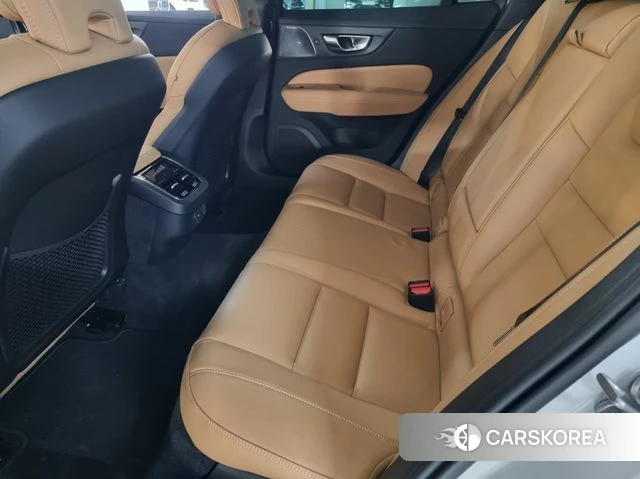 Volvo V60 Cross-Country 2nd Generation 2025 Белый из Кореи, фото 2