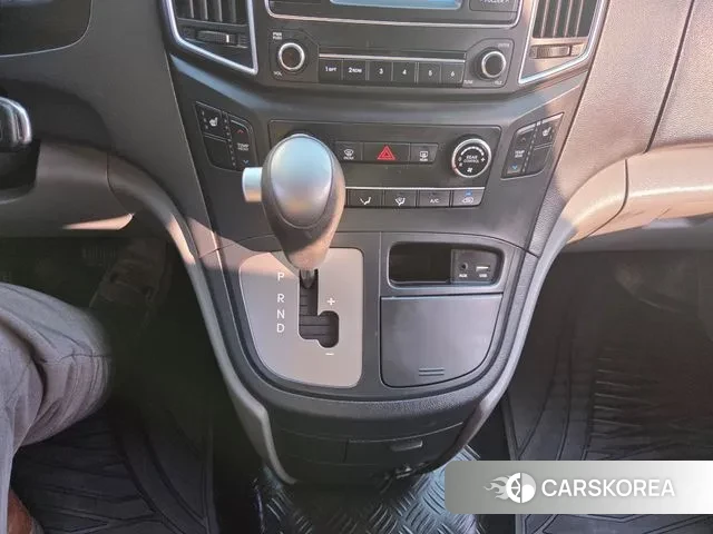 Hyundai The New Grand Starex 2018 Серебристо-серый из Кореи, фото 2