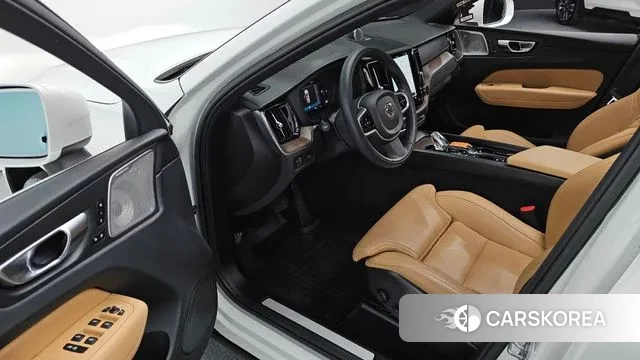Volvo XC60 second Generation 2022 Белый из Кореи, фото 2